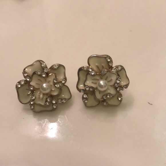 Flower earrings - Picture 1 of 2